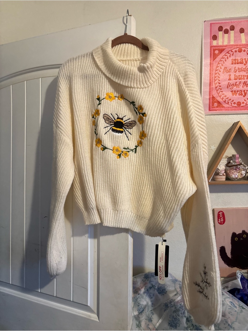 ROMWE Crop Cream Turtleneck Sweater with Bee & Yellow Floral Wreath